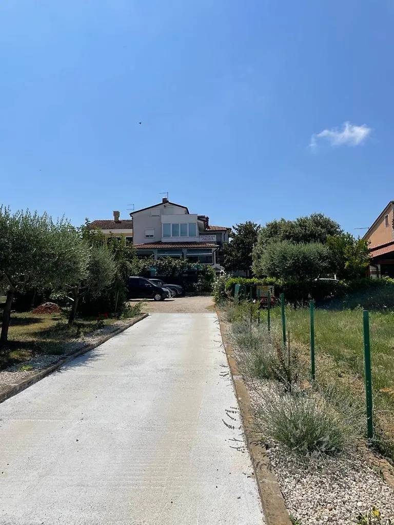 Apartmani Rozi Umag 0*,  Croatia